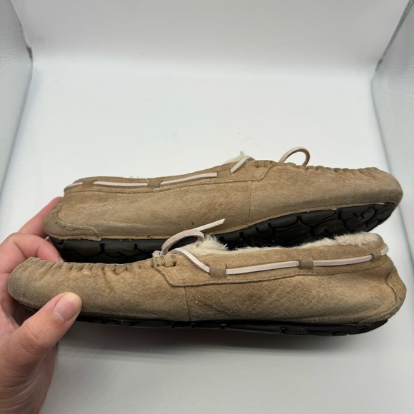Ugg Dakota Suede Tan Moccasin Loafers - Picture 6 of 9